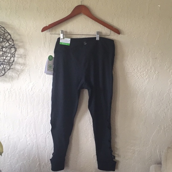 ✨Gaiam Om-Dri Capri  Pants NWT✨ - Picture 3 of 9
